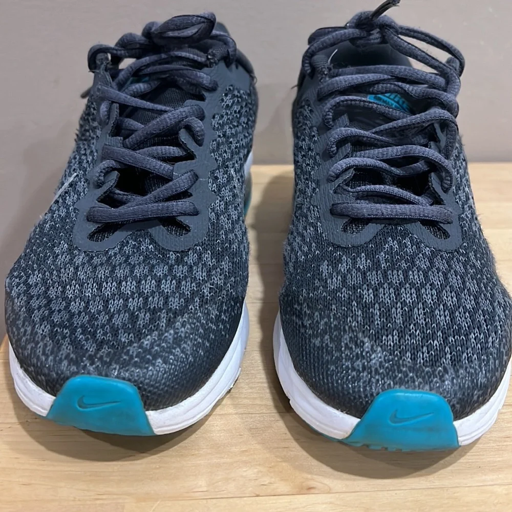 Nike AirMax Running Shoes, size 6 - Picture 2 of 12